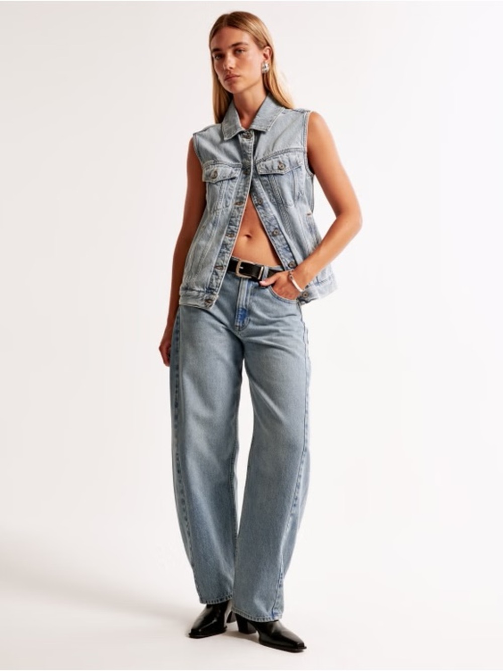 Abercrombie & Fitch Light Blue Curve Love Barrel Jeans